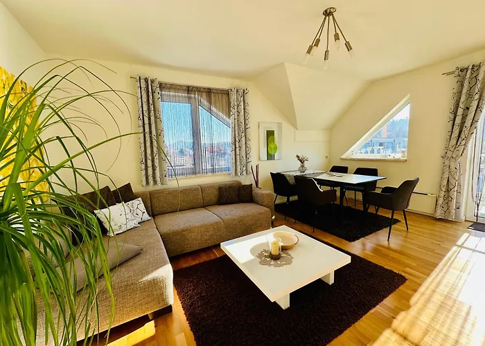 Superior-Apartment mit Pool und Seezugang